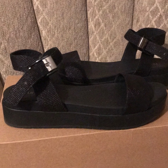 Sandals - Picture 2 of 3